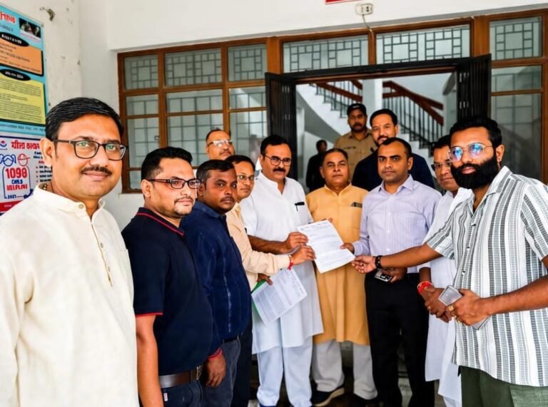कांग्रेस कार्यकर्ताओं ने डीएम से की नवोदय नगर की बदहाल मुख्य सड़क की हालत सुधारने की मांग