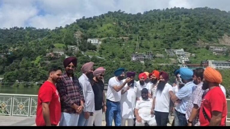 मित्रता की मिसाल 26 साल बेमिसाल  26 साल बाद हुआ मिलन वही हंसी, वही यारी…