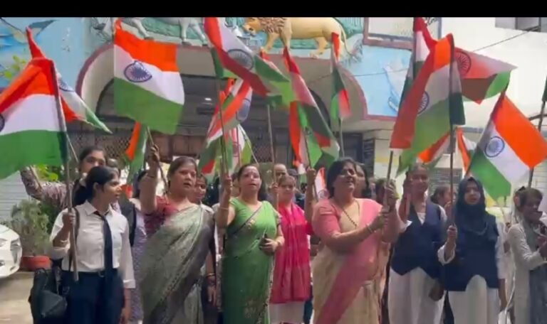 हर घर तिरंगा अभियान के अंतर्गत जैन कन्या पाठशाला पीजी कॉलेज मुजफ्फरनगर में निकाली गई जागरूकता रैली