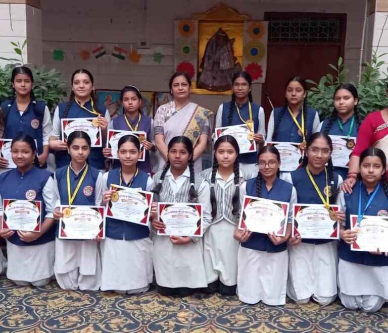 भागवंती सरस्वती विद्या मंदिर इंटर कॉलेज की छात्राओं ने लहराया विभागीय गणित मेले में परचम