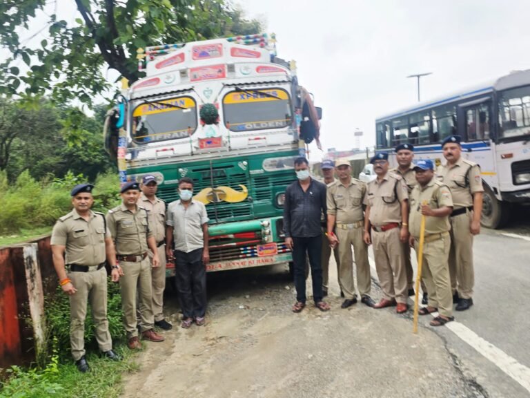 12 टायरा ट्रक चोरी मामले में पुलिस ने किए दो आरोपी गिरफ्तार, जंगल में छिपाया ट्रक बरामद