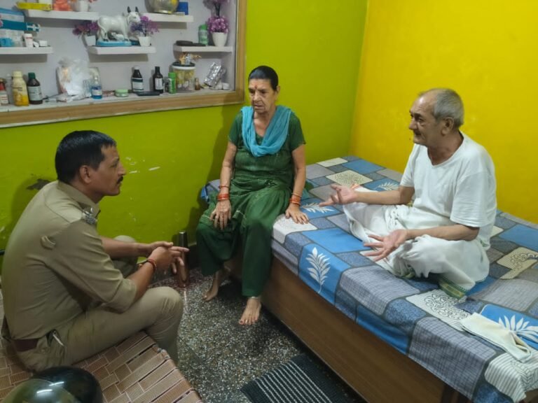 हरिद्वार पुलिस ने घर-घर जाकर जाना बुजुर्गो का हाल