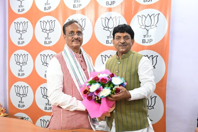 मंत्री कपिल देव अग्रवाल ने अंडमान एवं निकोबार द्वीपसमूह के उपराज्यपाल नियुक्त होने पर डॉ. दिनेश शर्मा जी से की आत्मीय भेंट, दी हार्दिक बधाई