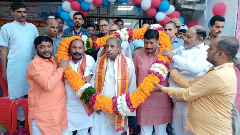 यूनियन बैंक शाखा के प्रबंधक के जन्म दिन पर बैंक में किया गया सुंदरकांड का पाठ