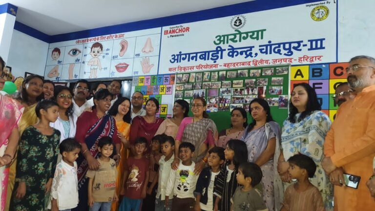 महिला एवं बाल विकास मंत्री रेखा आर्या ने किया चांदपुर-3 आंगनवाड़ी केंद्र का दौरा