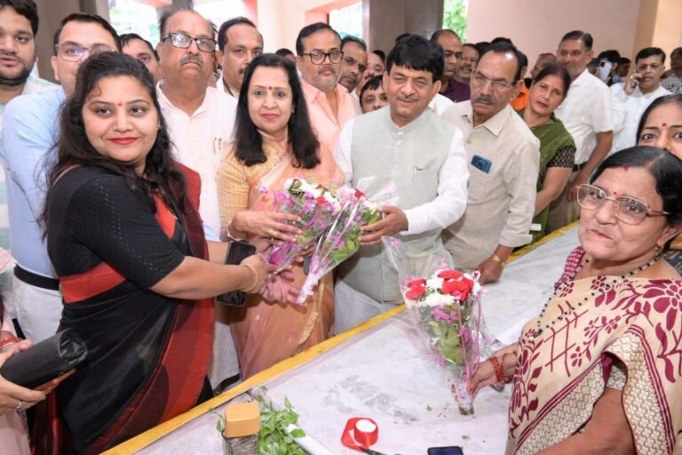 पालिका में लगा ‘सरकार आपके द्वार’ शिविर, योजनाओं की दी जानकारी