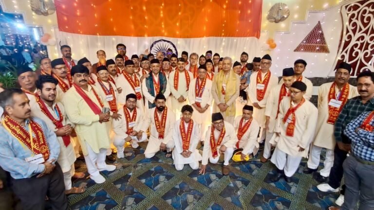 आरएसएस की चाणक्य शाखा के स्वयंसेवकों ने किया परिवार मिलन समारोह का आयोजन