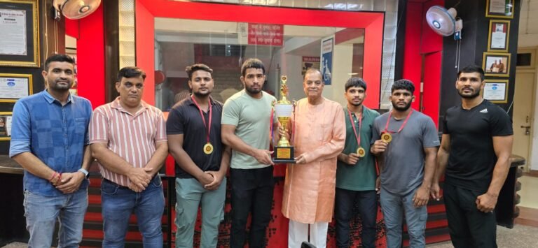 श्रीराम कॉलेज के छात्र-छात्राओं ने मॉ शाकुम्भरी अन्तर्महाविद्यालयी कुश्ती (पुरूष/महिला) वर्ग प्रतियोगिता जीतकर बनी चैम्पियन