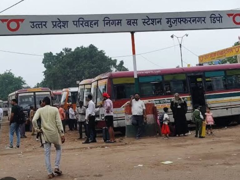 रोडवेज बस स्टैंड पर गंदगी का अंबार, यात्रियों को हो रही परेशानी