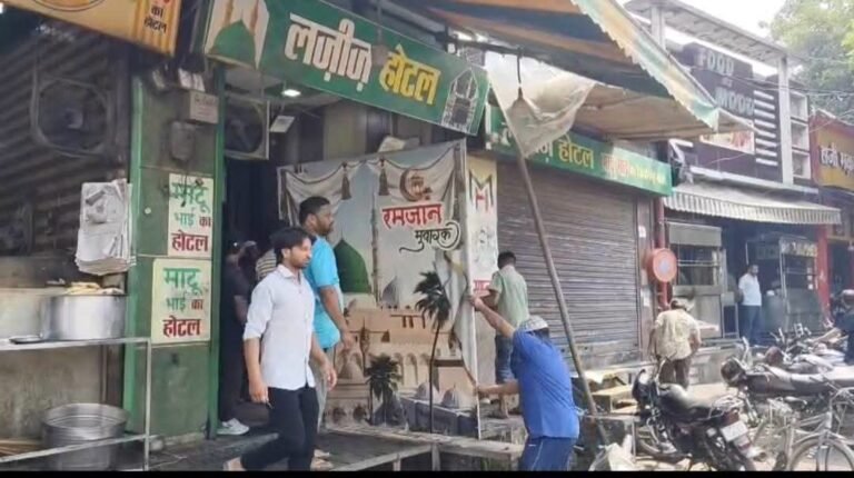 सिटी मजिस्ट्रेट के नेतृत्व में मीनाक्षी चौक समेत अन्य स्थानों पर गरजा बुलडोजर, हटाया अवैध निर्माण
