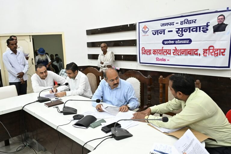 समस्या निस्तारण को किया मुख्य विकास अधिकारी डॉ ललित नारायण मिश्र की अध्यक्षता में आयोजित जन सुनवाई कार्यक्रम