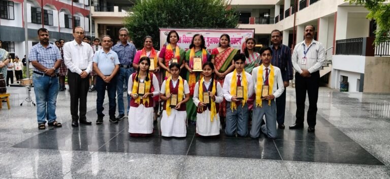 भारत विकास परिषद संकल्प ने मेधावी विद्यार्थियों और समर्पित शिक्षिकाओं को किया सम्मानित
