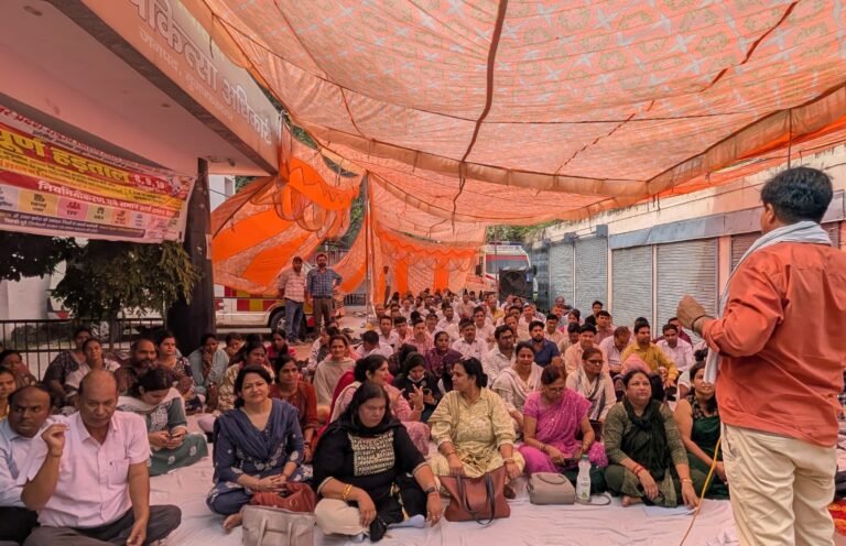 एनएचएम संविदा कर्मियों की हड़ताल दूसरे दिन भी जारी, स्वास्थ्य सेवाएं प्रभावित