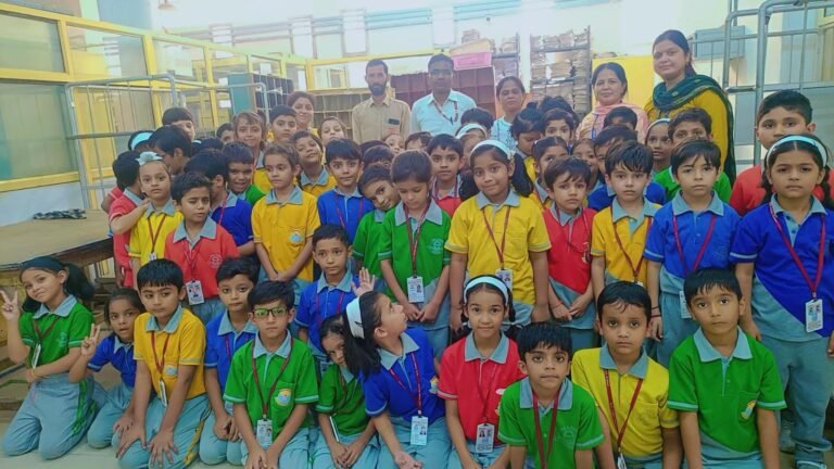 एम.जी. पब्लिक स्कूल के बच्चों ने किया मुख्य डाकघर का शैक्षिक भ्रमण