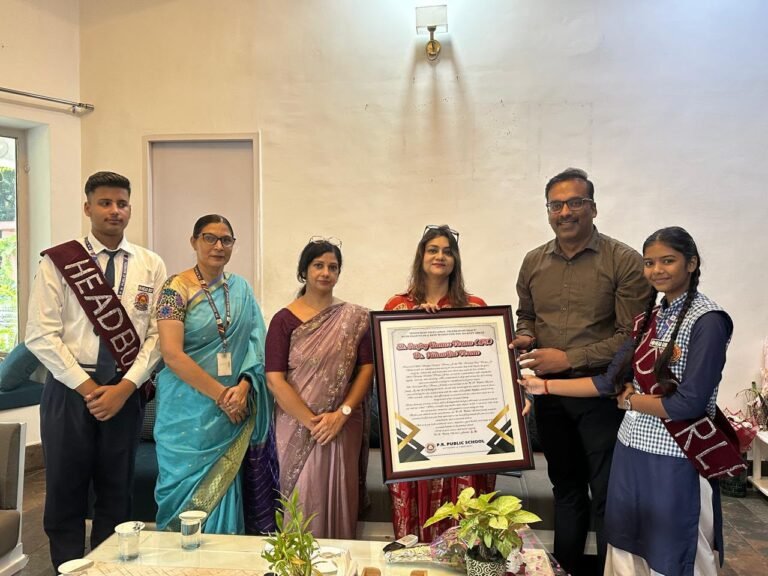 पीआर पब्लिक स्कूल में हुआ परिवार सहित सम्मानित