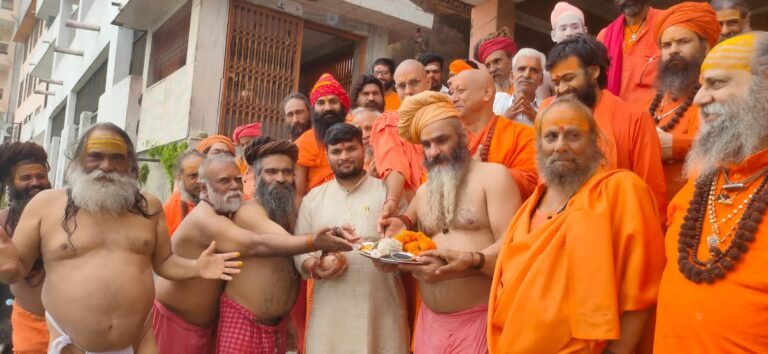 जूना अखाडे के संतों ने किया ब्रह्मलीन संतों, गुरूओं एवं सिद्ध महात्माओं का तर्पण व पूजन