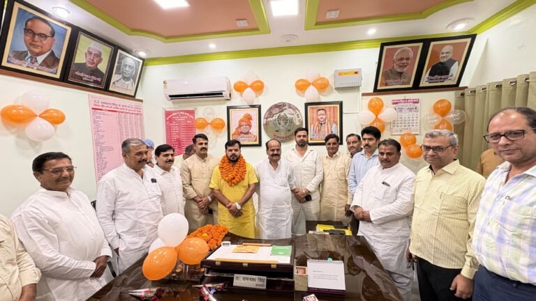 सर्वोच्च न्यायालय के आदेश के उपरांत ठाकुर रामनाथ सिंह ने जिला सहकारी बैंक के अध्यक्ष पद का पुनः कार्यभार संभाला