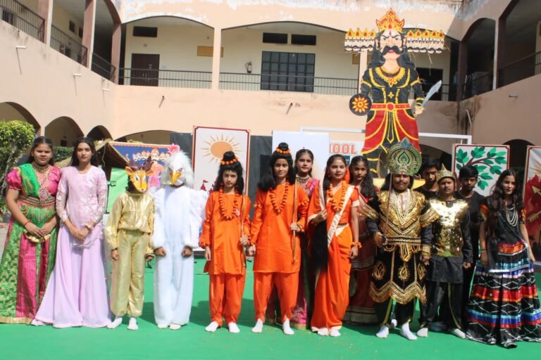 पीआर पब्लिक स्कूल में धूमधाम से मनाया गया दशहरा उत्सव