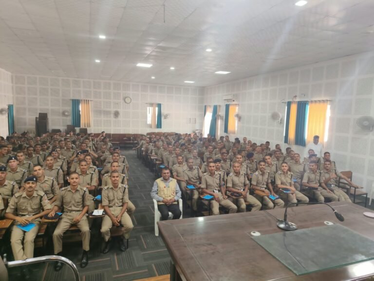 डा.नरेश चौधरी ने दिया कुंभ मेला पुलिस को प्रशिक्षण