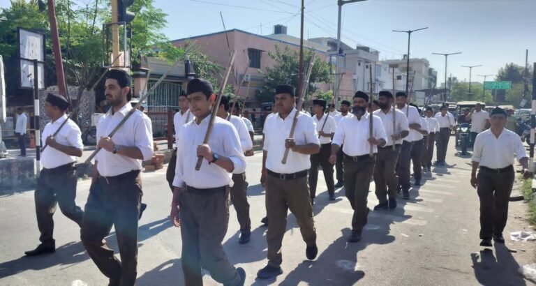 हरिद्वार में विजयदशमी पर आएसएस ने निकाला पथ संचलन
