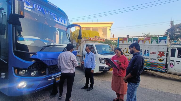 हरिद्वार में स्लीपर एवं लग्जरी बसों के विरुद्ध तड़के 4 बजे से सघन प्रवर्तन अभियान, 50 से अधिक वाहनों के चालान
