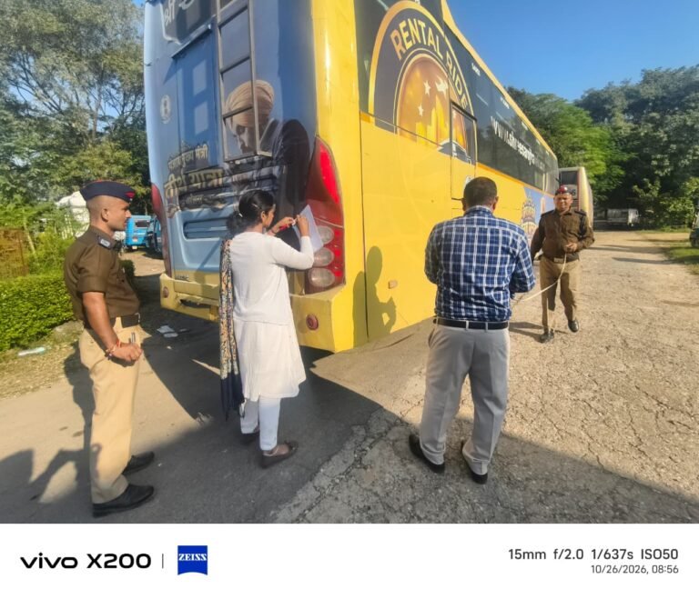 हरिद्वार में लग्जरी बसों पर चौथे दिन भी कार्रवाई जारी—35 चालान, 03 बसें सीज