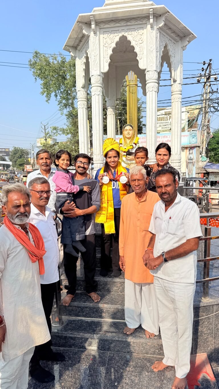 रजत पदक विजेता प्रीति पाल का मुजफ्फरनगर पहुंचने पर हुआ भव्य स्वागत