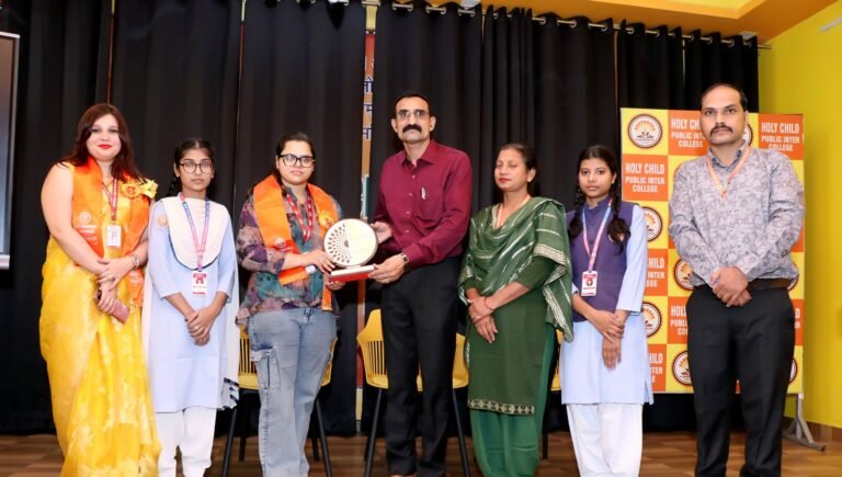 होली चाइल्ड पब्लिक इंटर कॉलेज में कृत्रिम बुद्धिमत्ता एवं डिजिटल जिम्मेदारी विषय पर कार्यशाला आयोजित