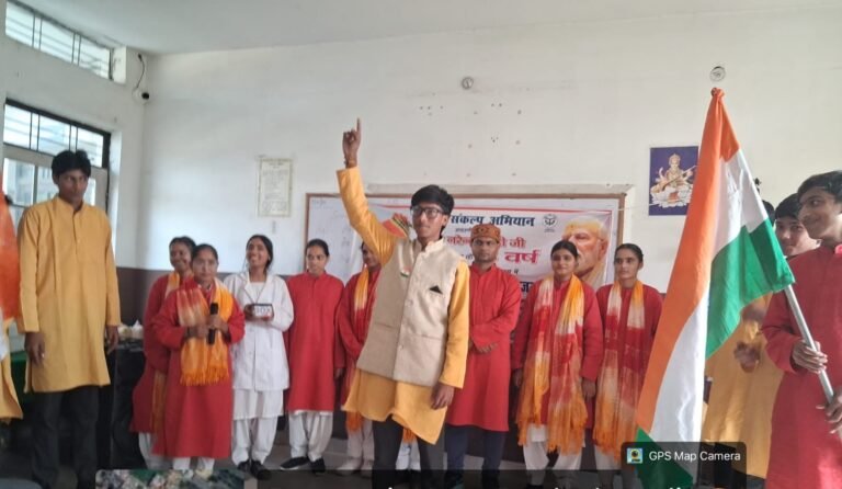 पुरकाजी क्षेत्र में नुक्कड़ नाटक के माध्यम से जनहित में प्रचलित सरकारी योजनाओं की दी जानकारी