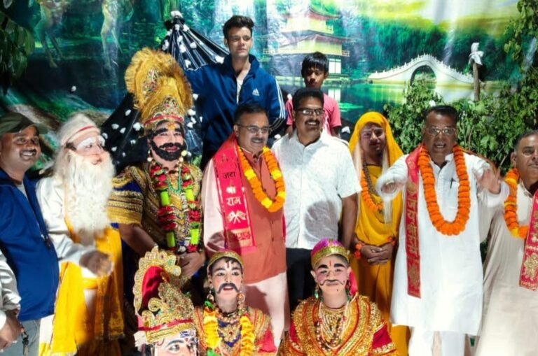 भेल की 52 वर्ष पुरानी ऐतिहासिक रामलीला मंचन में जुटी भीड़